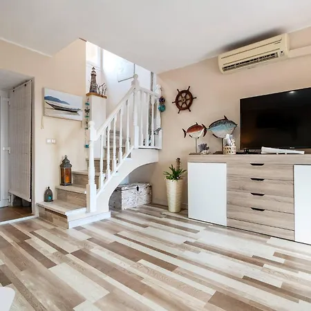 Apartamento 01 30 Politur Con Piscina Comunitaria
